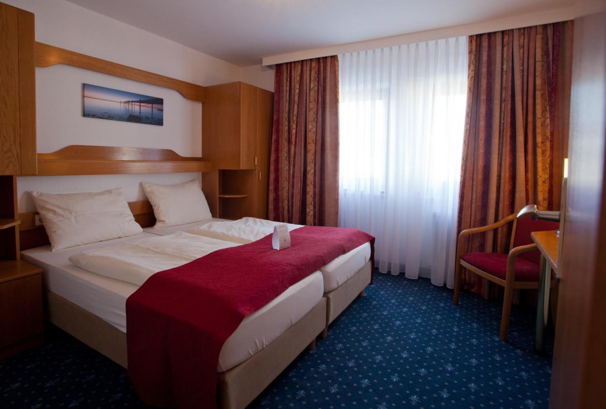Hotel Knaus Am Hafen Uhldingen-Mühlhofen Szoba fotó